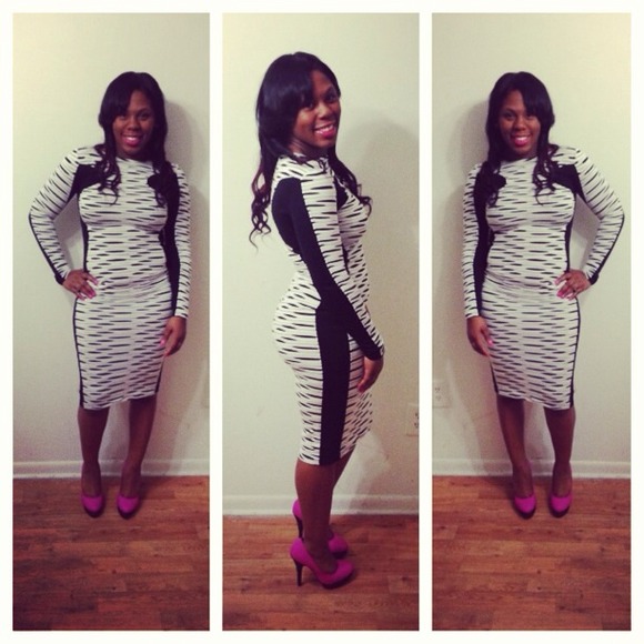 Asos Bodycon dress 4 stretches well to fit form