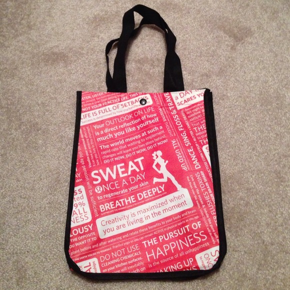 ⭕️Bundled⭕️Lululemon Tank with Bag - Picture 3 of 4