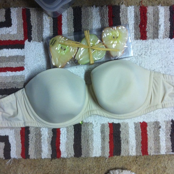 Women's 40DD Creme Strapless Bra