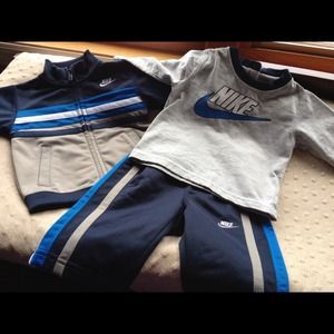 🚫SOLD in bundle🚫Infant Nike 3 piece track suit