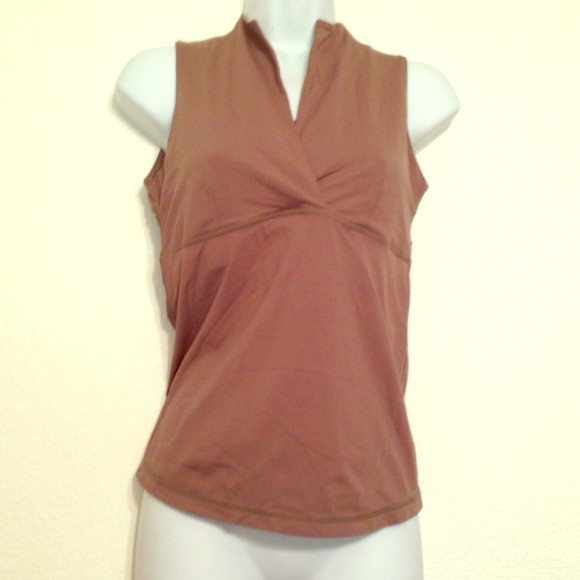 Lululemon top olive color with mesh panel in back