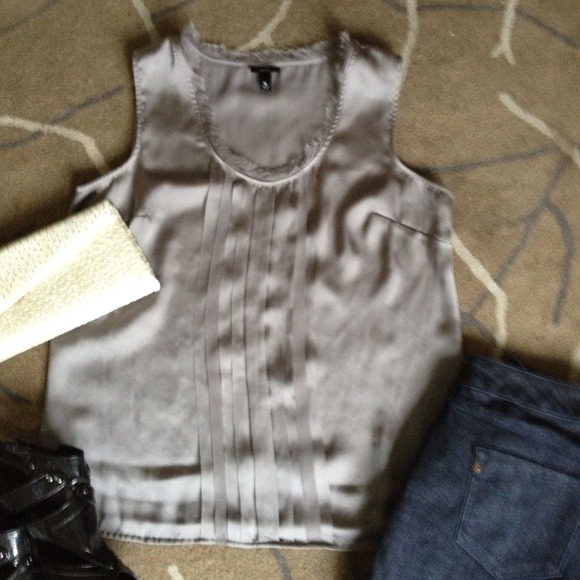 🚫SOLD🚫Grey Sleeveless Blouse - Picture 2 of 2