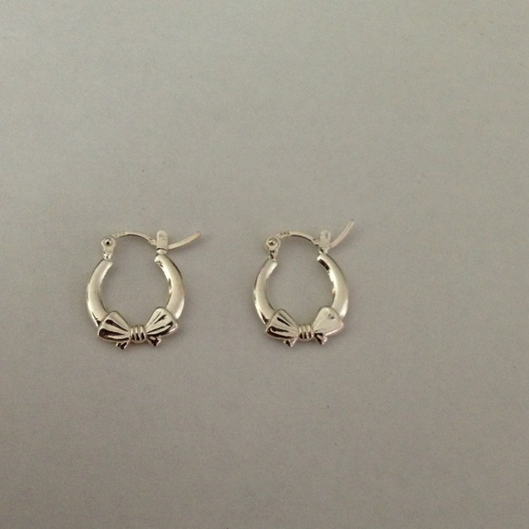 🌟SOLD🌟Sterling Silver(925)Hoop earrings with Bow