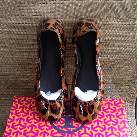 $85 on PP today only!!  New Tory Burch Flats