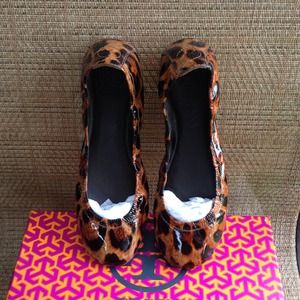 $85 on PP today only!!  New Tory Burch Flats