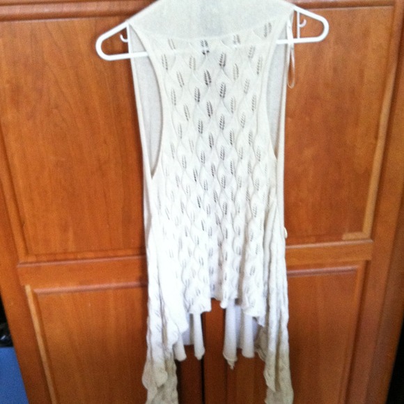 Sleeveless sweater vest absolutely gorgeous! - Picture 2 of 4