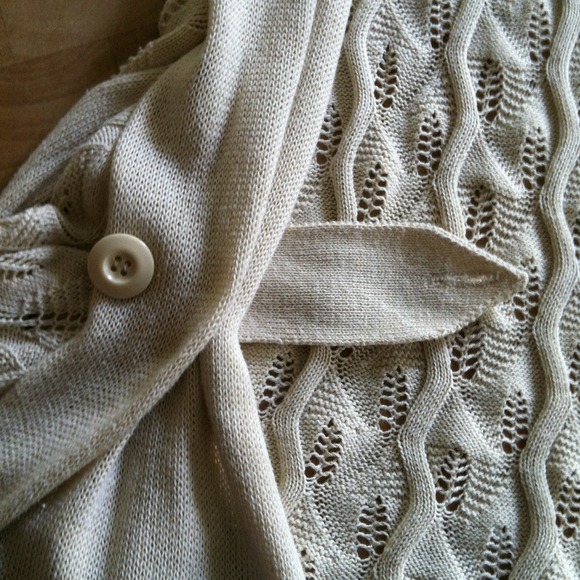 Sleeveless sweater vest absolutely gorgeous! - Picture 4 of 4