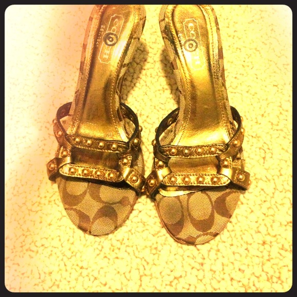 $$Reduced$$ Coach sandal size 5