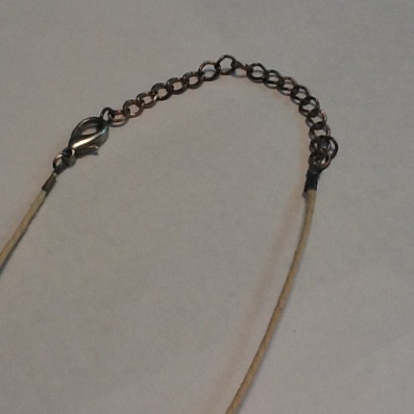 Beautiful shell and bead necklace! - Picture 4 of 4