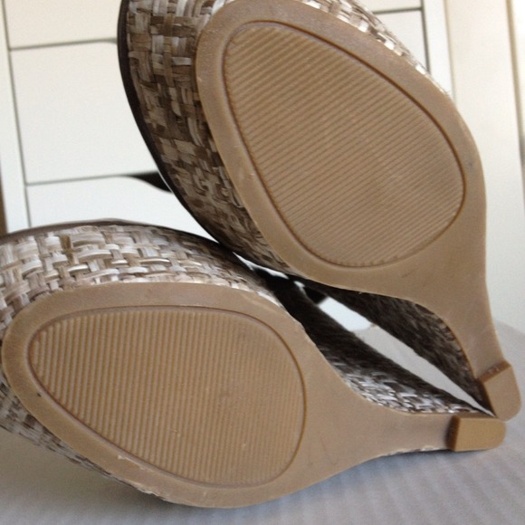 ! Steve Madden woven wedge NWT - Picture 3 of 3