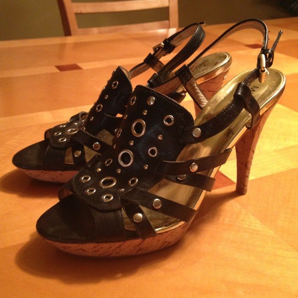 Michael Kors Heels REDUCED😄👠👠👠👠👠⬇️⬇️⬇️⬇️ - Picture 1 of 3