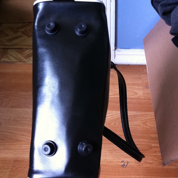 Handbag - Picture 3 of 3