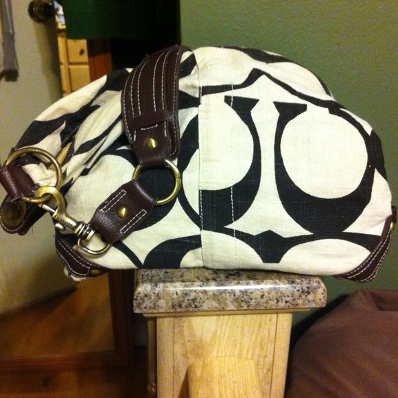Coach bag. - Picture 2 of 4