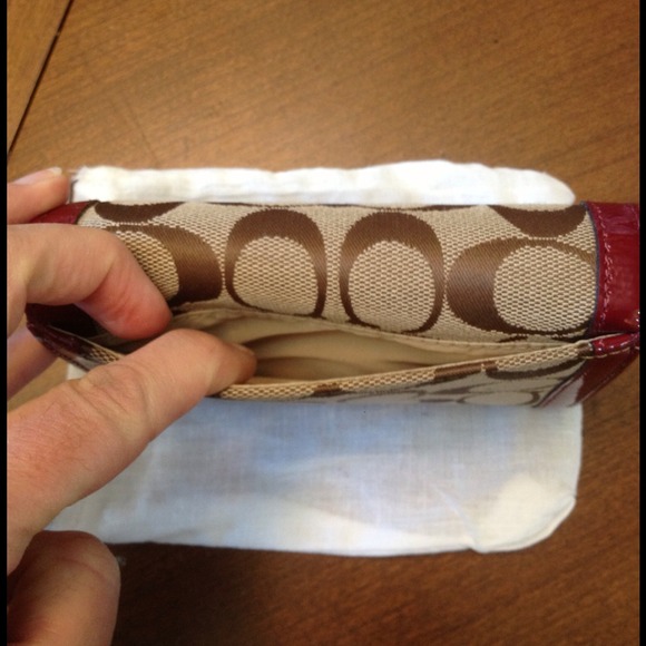 Authentic Coach new with tags khaki & burgundy wallet - Picture 2 of 4