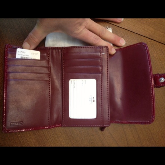 Authentic Coach new with tags khaki & burgundy wallet - Picture 3 of 4