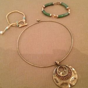 Miscellaneous jewelry bundle.