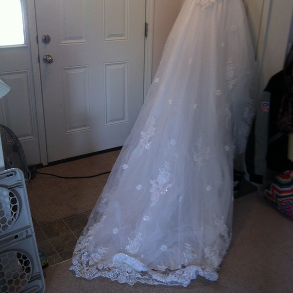 Wedding dress $$ price dropped - Picture 3 of 4