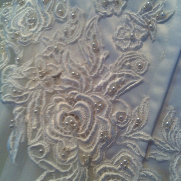 Extra pis of wedding dress