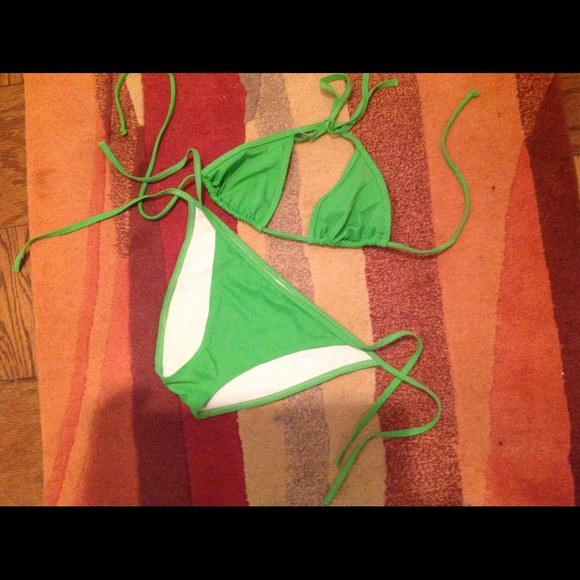 Beautiful green bikini!!