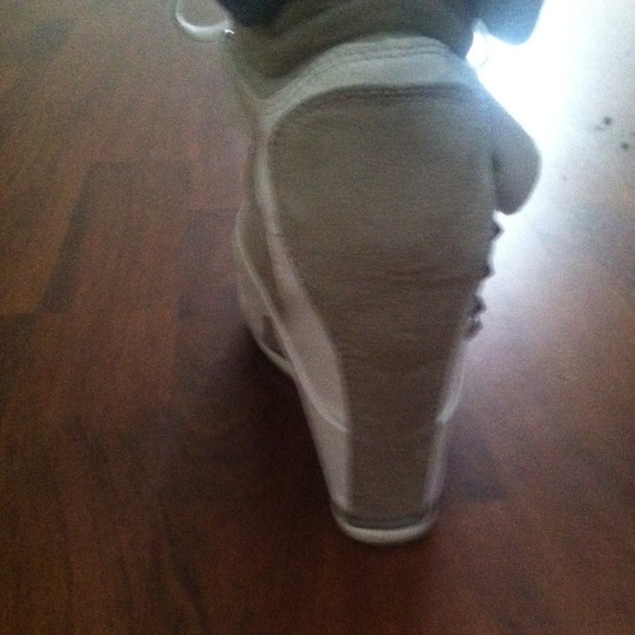 White and grey high top, wedge, with spikes. - Picture 4 of 4