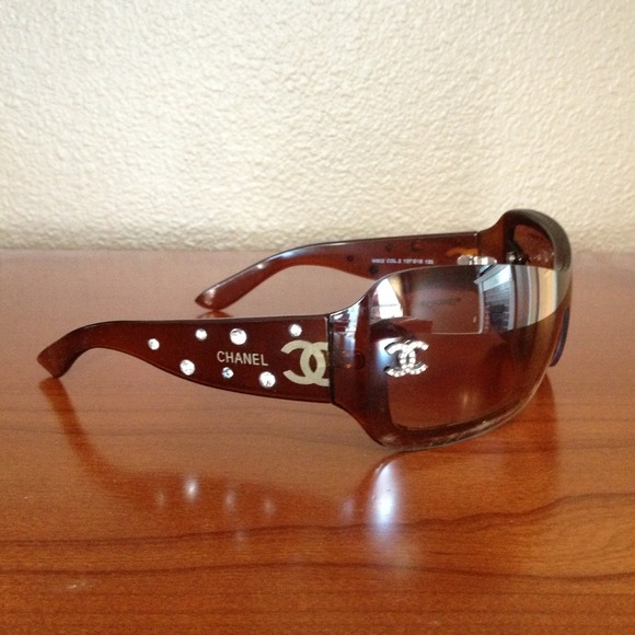 Brown Chanel sunglasses! Not real.