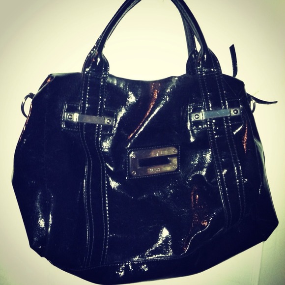 Guess tote! - Picture 1 of 1