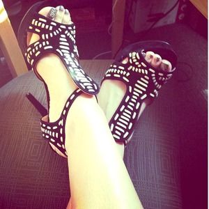Black and cream heels !