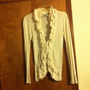 SOLD Ruffle thin sweater