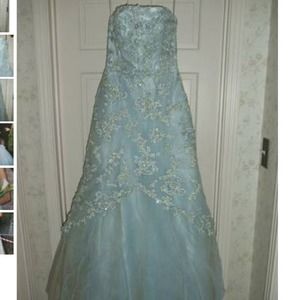Gorgeous Prom Dress!!! Baby Blue and Gold