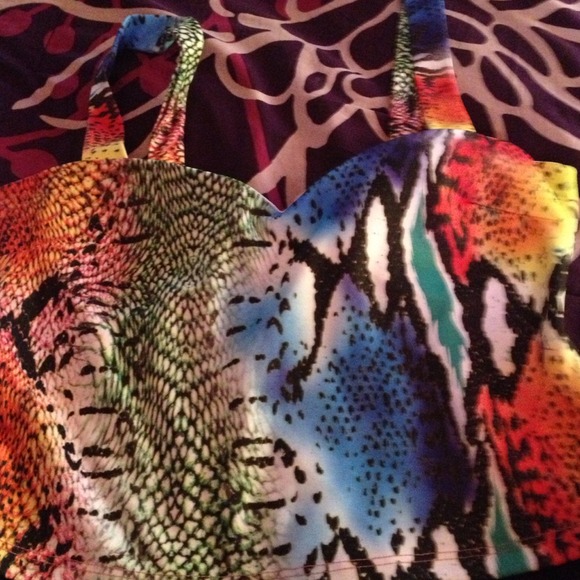 Tops - Animal print crop