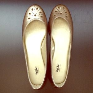 Light gold shiny flats