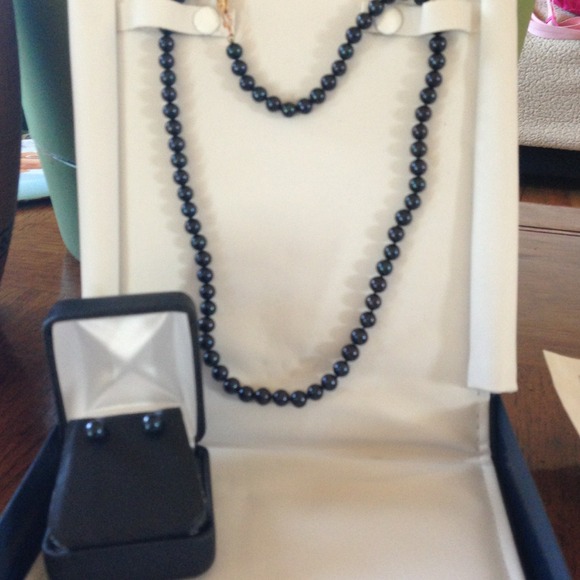 Black fresh water cultured pearl set