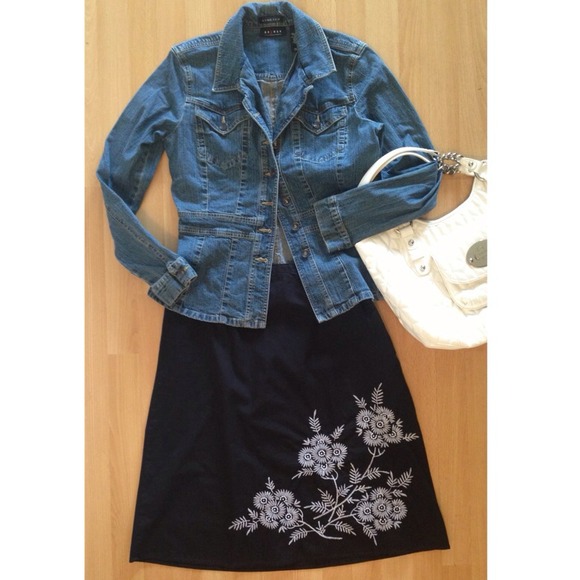 Classic Elements Dresses & Skirts - Summer skirt. Sz: M (6-10). Cotton. Embroidery!