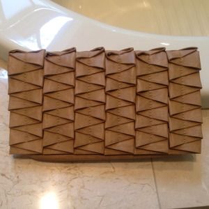 ❤️SUPER SALE❤️👛Cute Honey beige clutch purse👛