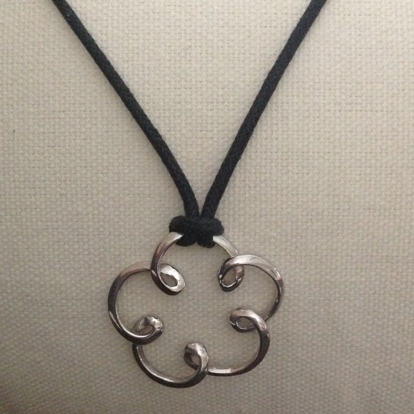 lia sophia flower necklace