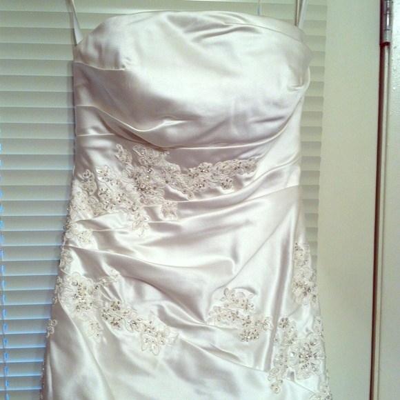 Size 10 allure wedding dress