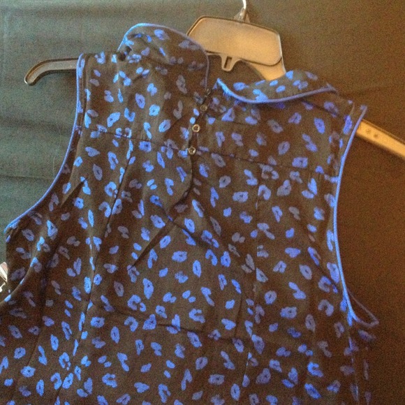 HOLD Peter Pan Collar sleeveless blouse - Picture 3 of 3