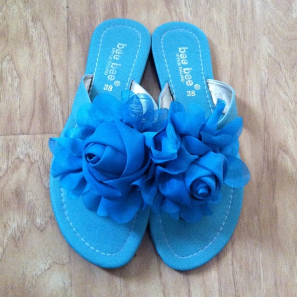 Pre owned beach shoes