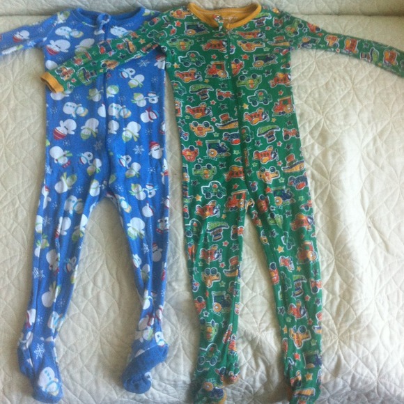 🚫SOLD🚫SOLD🚫2 toddler sleepwears and pajama set. - Picture 2 of 3