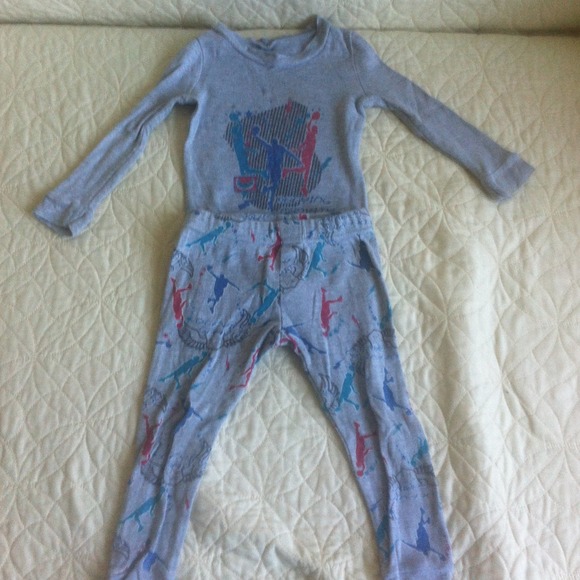 🚫SOLD🚫SOLD🚫2 toddler sleepwears and pajama set. - Picture 3 of 3