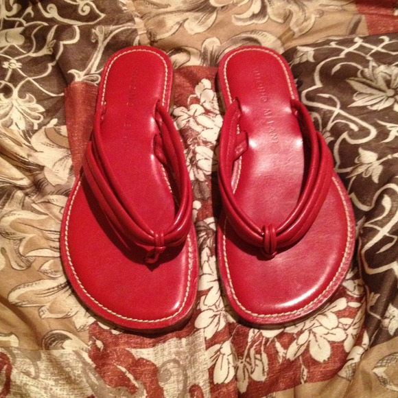 (SOLD) traded Antonio Melani red sandals size 9