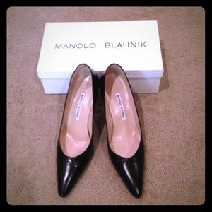 Black pointy toe Manolo Blahnik's