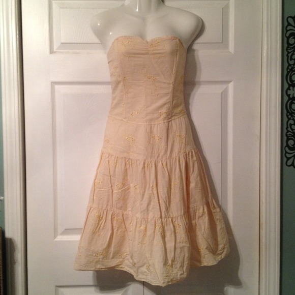 Light Pale Yellow Strapless Sundress Size 11