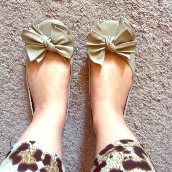 nude bow flats