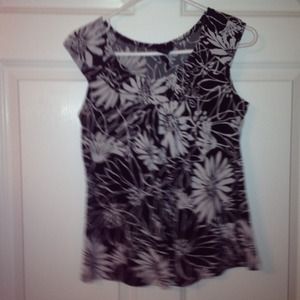 Black and white flower top