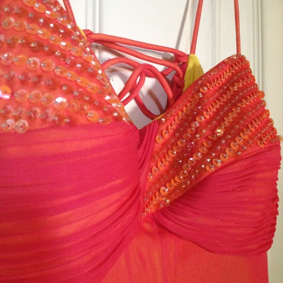 Beautiful coral colored formal dress! 💖🎀 - Picture 2 of 4