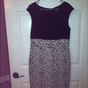 ✅✅REDUCED!!!!✅✅Black and white empire waist dress.