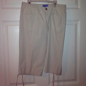 Dockers Khaki capris.