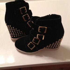 Black Sneaker Wedges size 6m