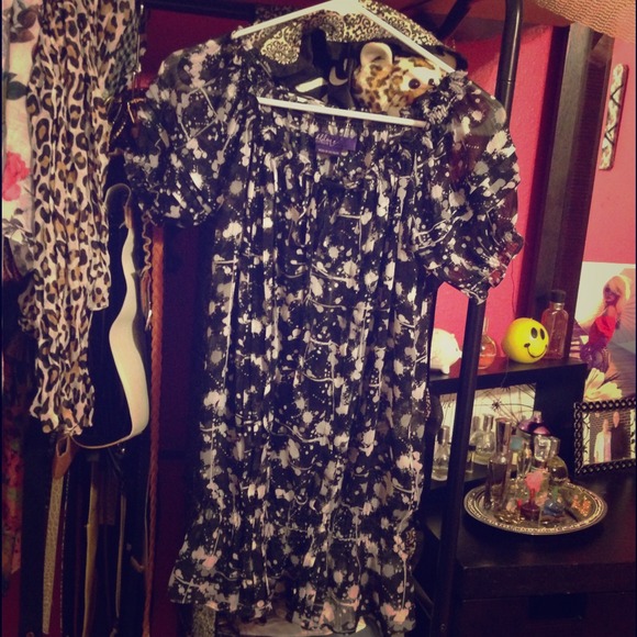 Miley Cirus black and white spattered top.! - Picture 1 of 3